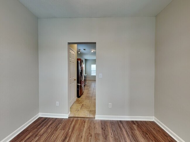 Foto del edificio - 285 Jerome Ct