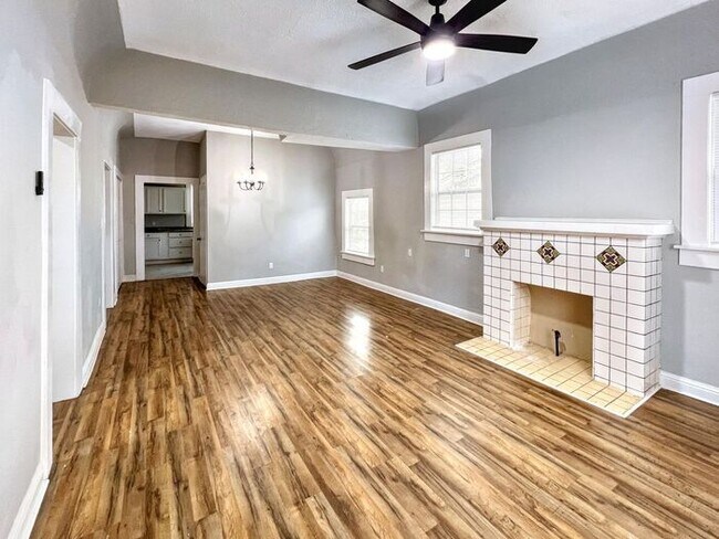Foto del edificio - 1215 W 22nd St