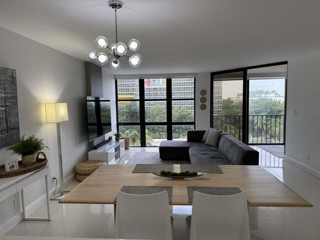 Building Photo - 1915 Brickell Ave