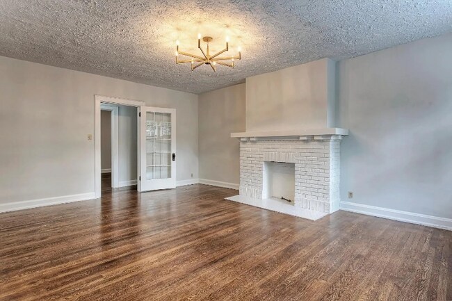Building Photo - 3303 Ormond Ave
