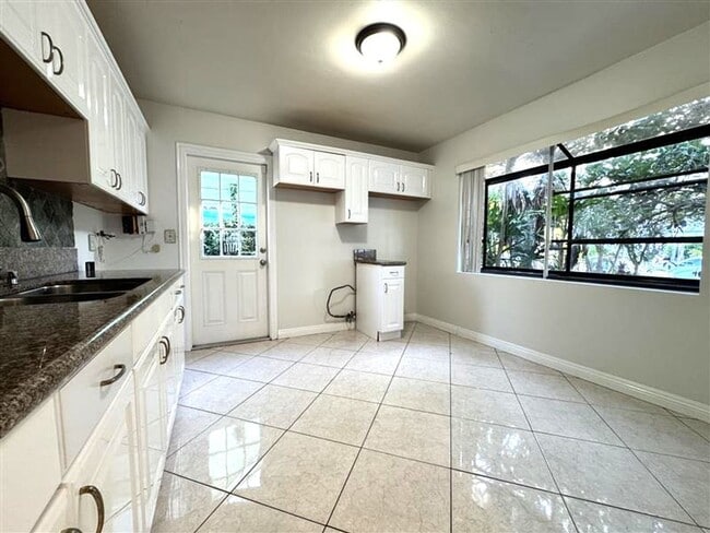 Foto del edificio - Delightful 4 Bedroom | 2 Bath
