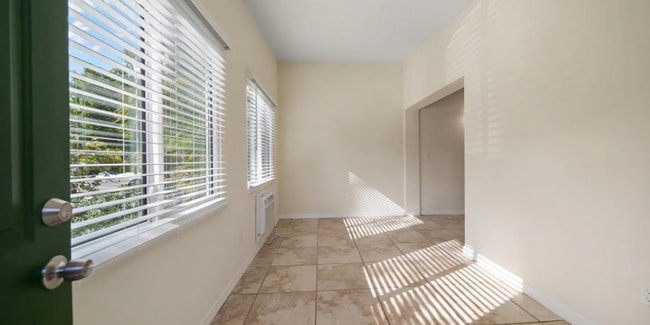 Building Photo - 533 Yelvington Ave