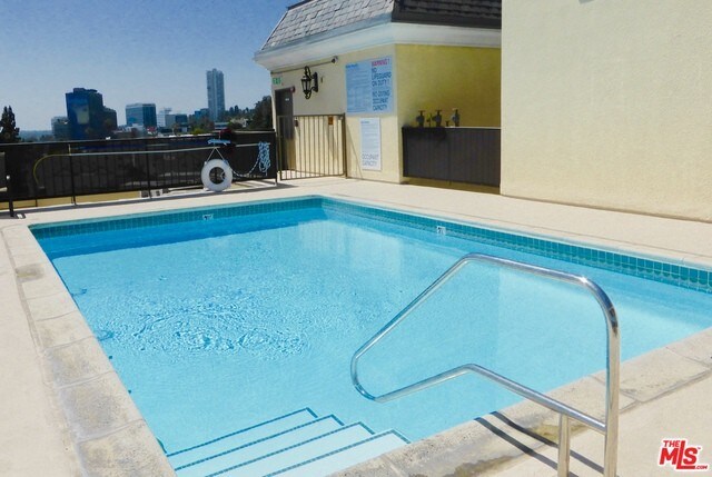 Foto del edificio - 1211 Sunset Plaza Dr
