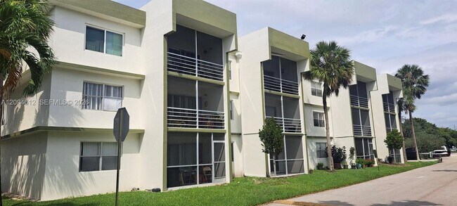 Building Photo - 4255 N University Dr