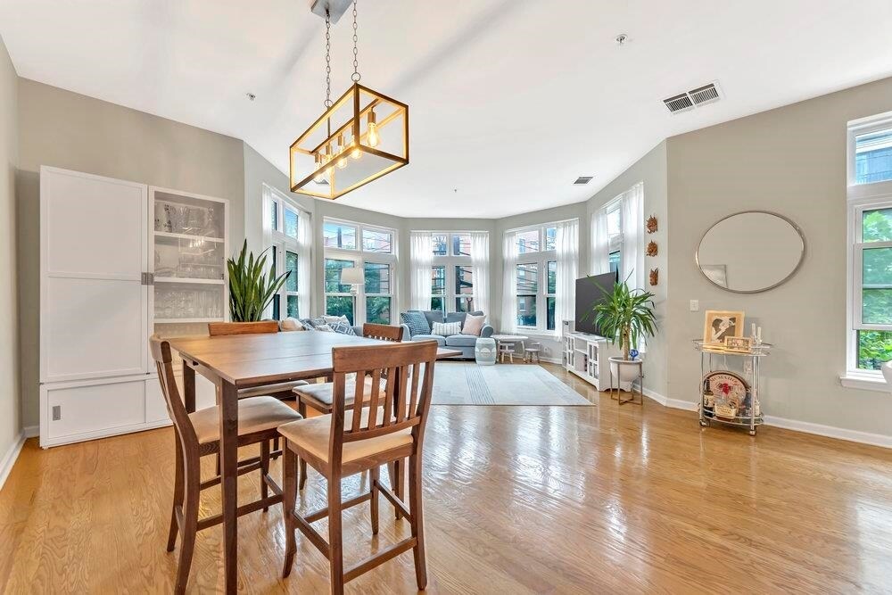 Foto principal - 1200 Grand St