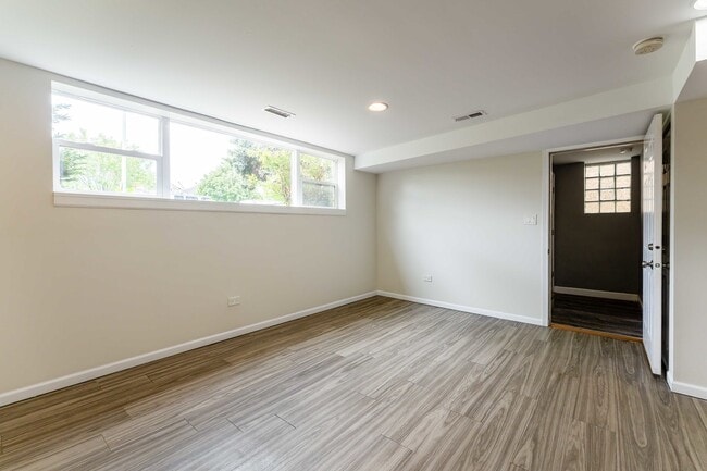 Building Photo - 1826 N 40th Ave