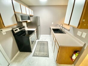 Building Photo - 323 Hildred Dr