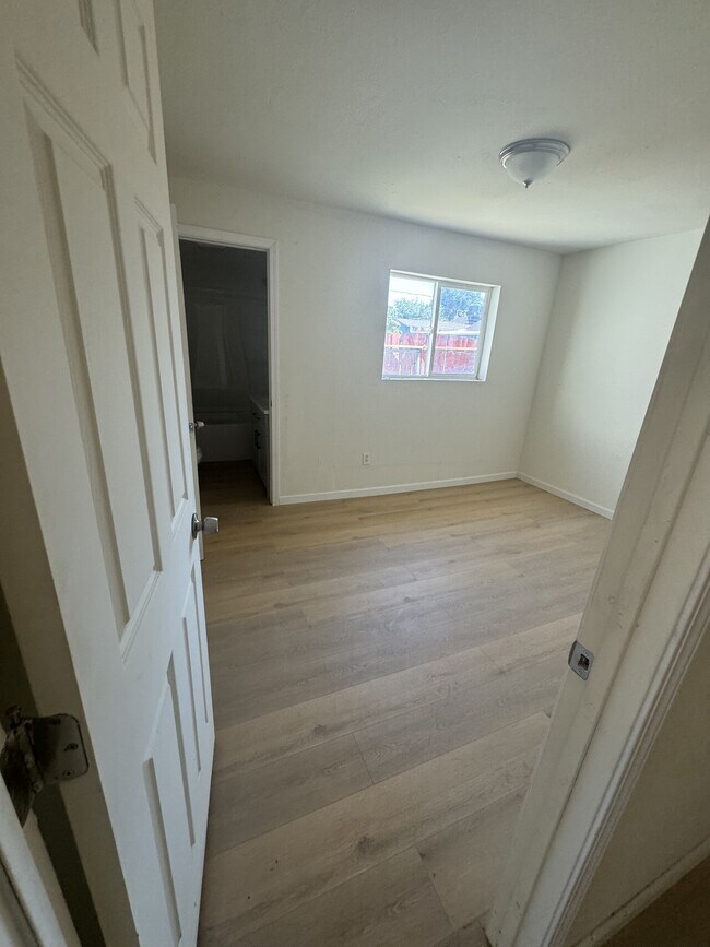 Building Photo - 1660 Atlantic Dr Modesto CA 95351