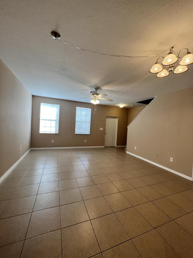 Building Photo - 2078 SE Glen Ridge Dr