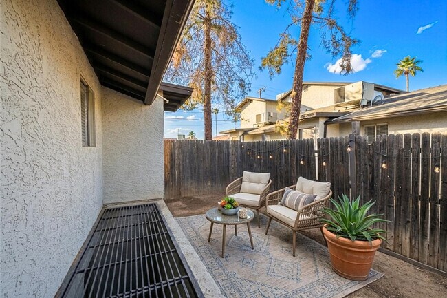 Foto del edificio - 719 W 1st Ave