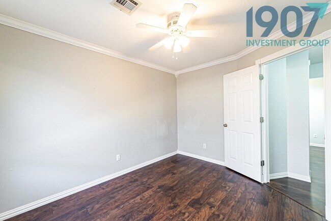 Building Photo - 1925 Bluegrass Ct