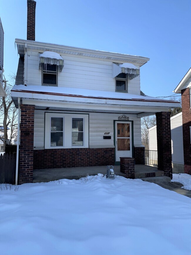 Building Photo - 2924 Parkdale Ave