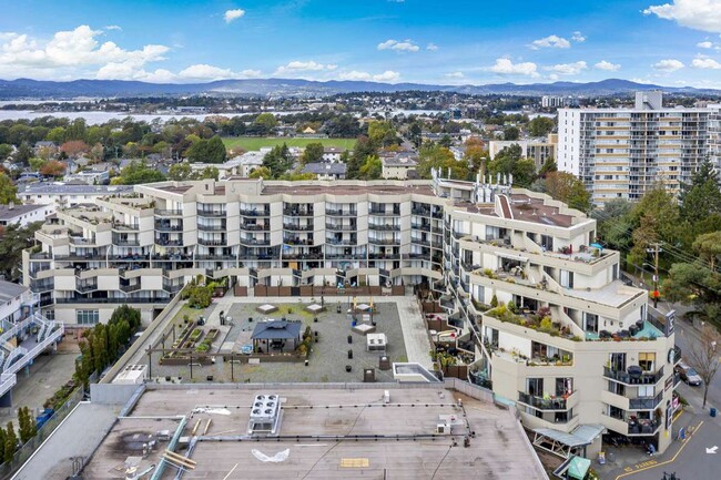 Building Photo - James Bay Square