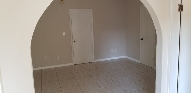 2da habitación - 915 W Portage St