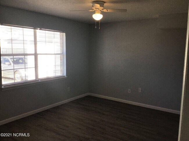 Building Photo - 308 Myrtlewood Cir
