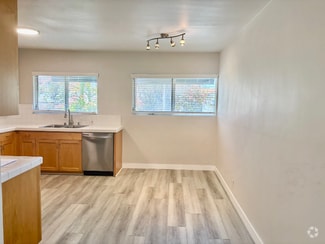 Building Photo - 812 Westmount Dr