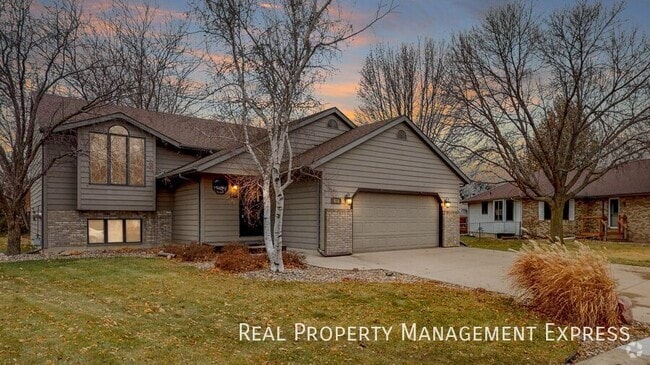 Building Photo - 4 Bedroom 3 Bathroom Home in Brandon SD