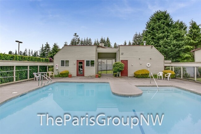 Building Photo - 3BR Top Flr Fairwood Condo – Great Locatio...