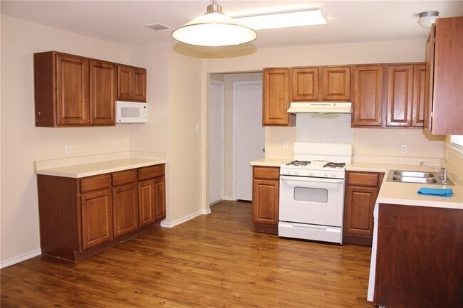 Foto del edificio - 216 Outfitter Dr