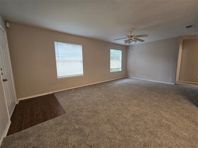 Foto del edificio - 16022 Old River Rd