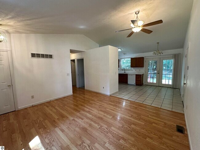 Building Photo - 137 N Wood Meadows Dr
