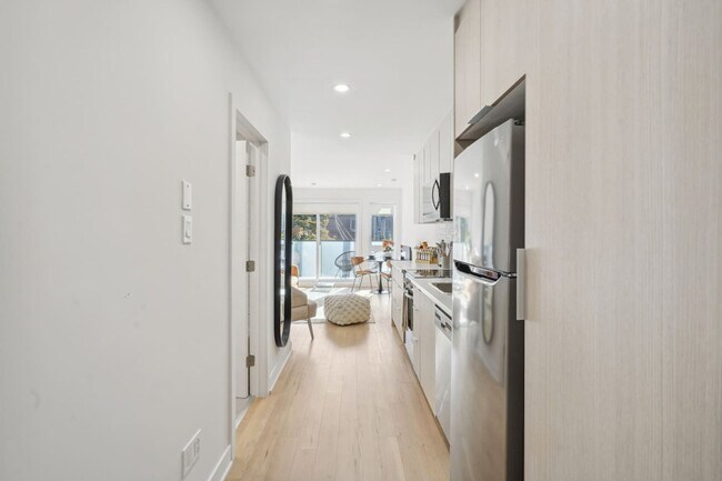 Building Photo - 2118 Rue Bercy