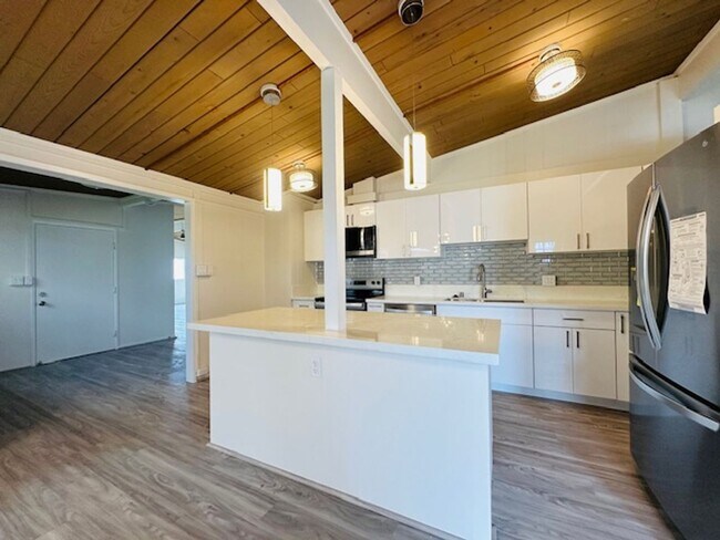 Building Photo - 3 Bedroom, 2 Bathroom with Carport (Pearl ...