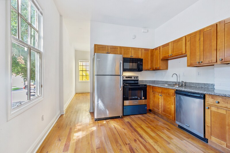 Primary Photo - 3931 Annunciation St