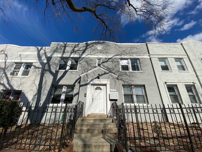 Building front - 1242 Queen St, NE