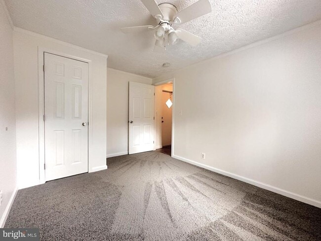 Foto del edificio - 410 Melvin Ave