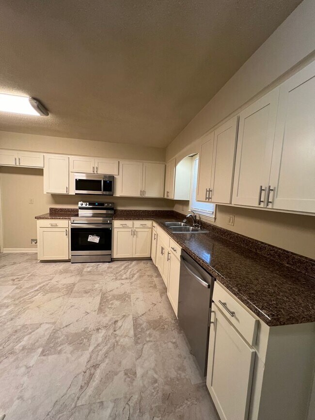 Foto del edificio - 138 Halsey Ave