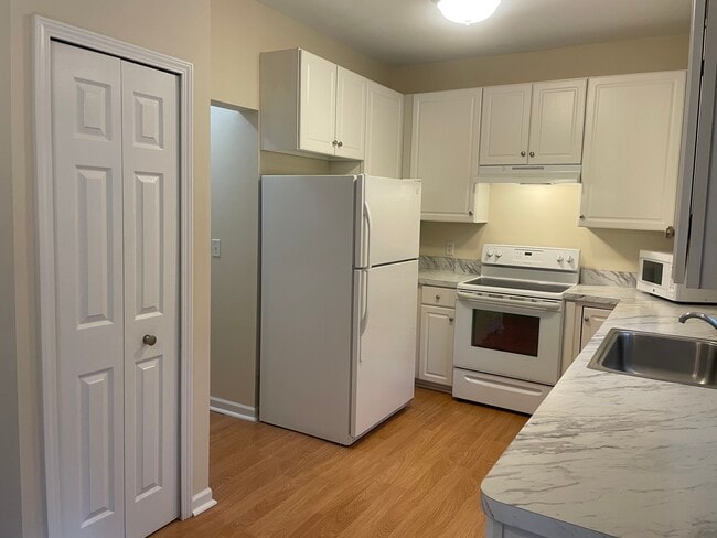 Photo - 1727 Andover Blvd House