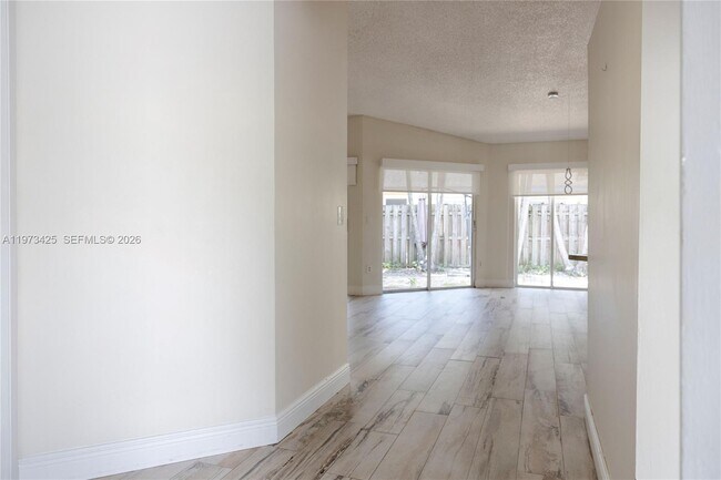 Foto del edificio - 10121 NW 51st Ln