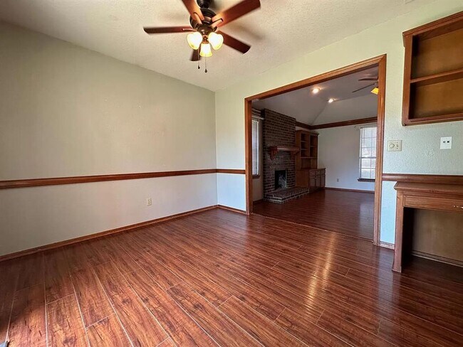 Foto del edificio - 512 Bonita Cir