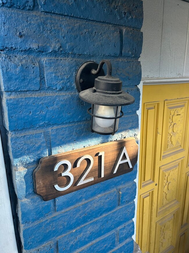 Photo - 323 S Pioneer House