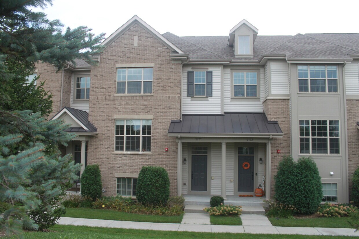 2177 Coral Ln, Glenview, IL 60026 Townhome Rentals in Glenview IL