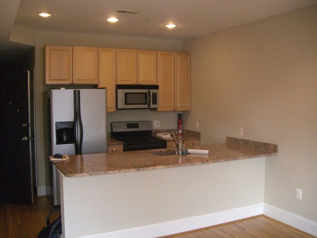 Building Photo - Fabulous 2 bed 2 bath Ledroit Park w/ 1 of...