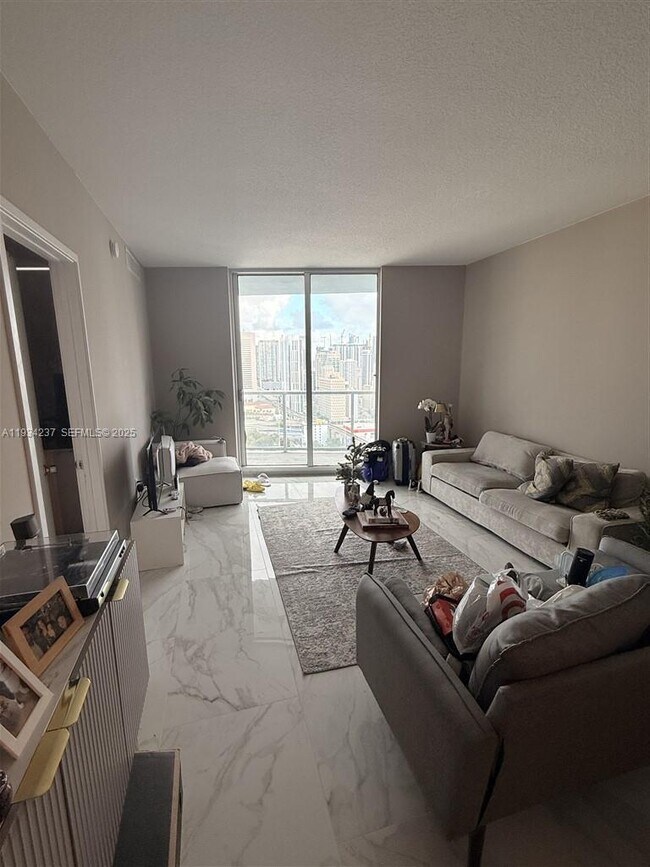 Foto del edificio - 185 SW 7th St