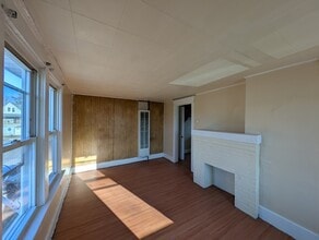 Building Photo - 373 Esser St