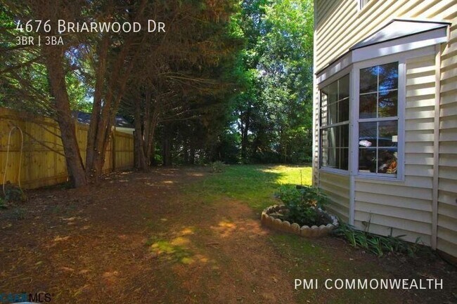 Foto del edificio - 4676 Briarwood Dr