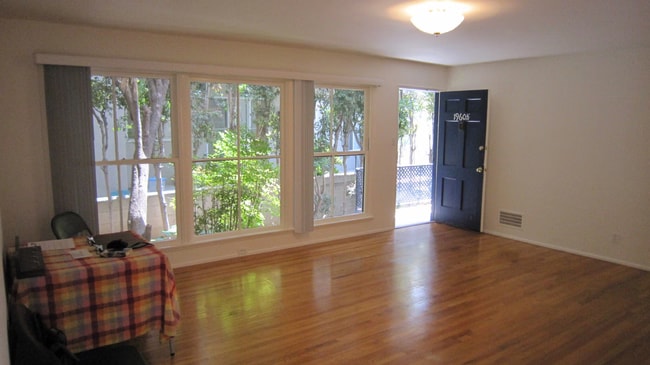 Building Photo - 1956-1960 S Beverly Glen Blvd