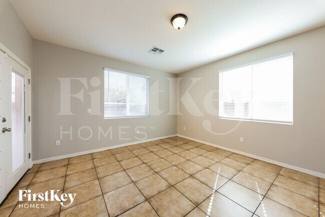 Foto del edificio - 4841 S 21st St