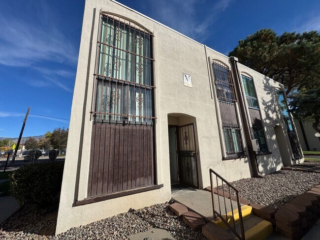 Building Photo - All Utilities Included! Move in Special! Condo in Winrock Villas