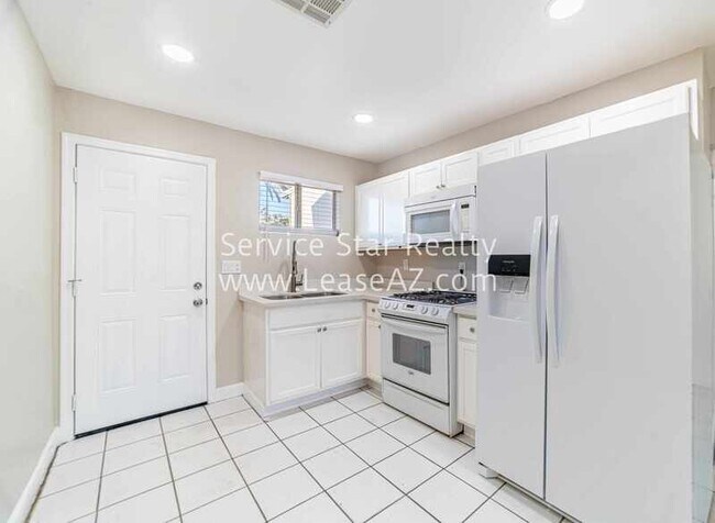 Building Photo - 5460 W Palmaire Ave
