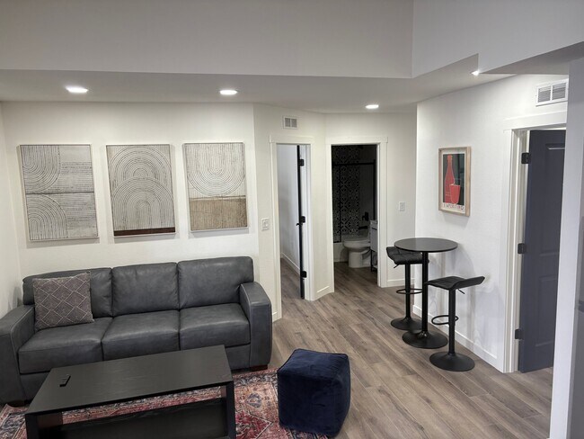 Foto del edificio - 18 Pine Dr