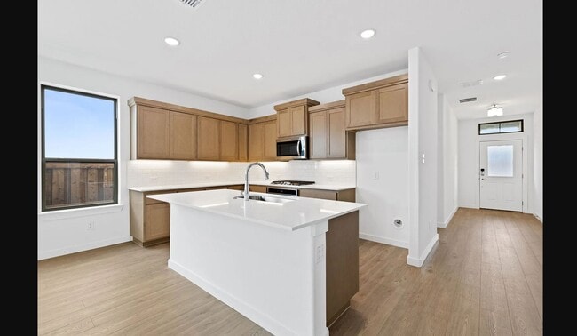 Building Photo - 1111 Birchwood Ln