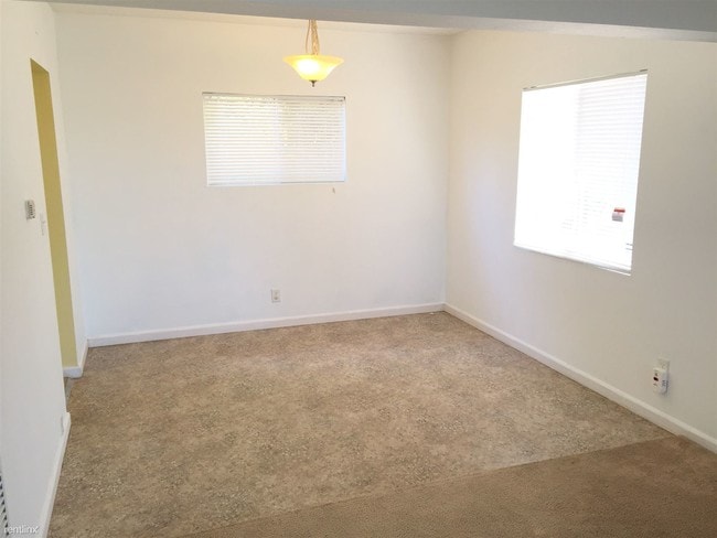 Building Photo - 5550 Lake Park Way