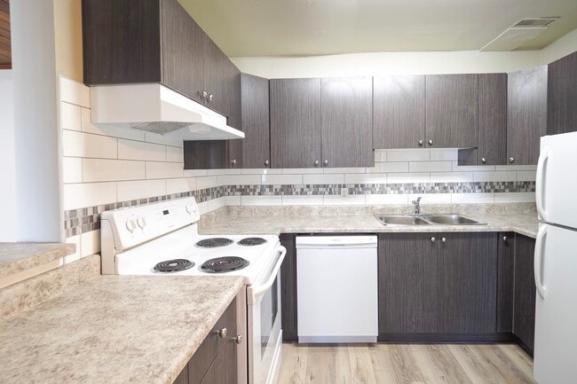 Building Photo - Knottwood Terrace