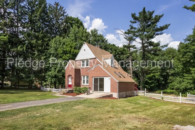 Building Photo - 76 Bamforth Rd