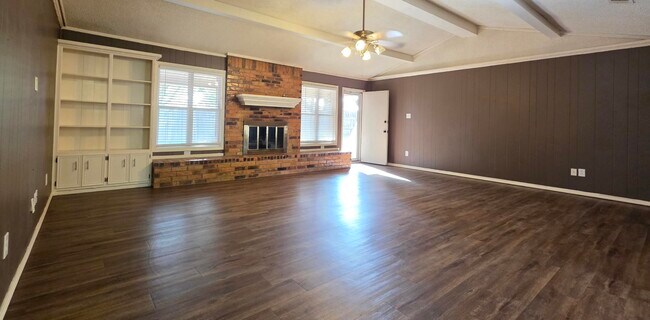 Foto del edificio - 8604 Jordan Dr